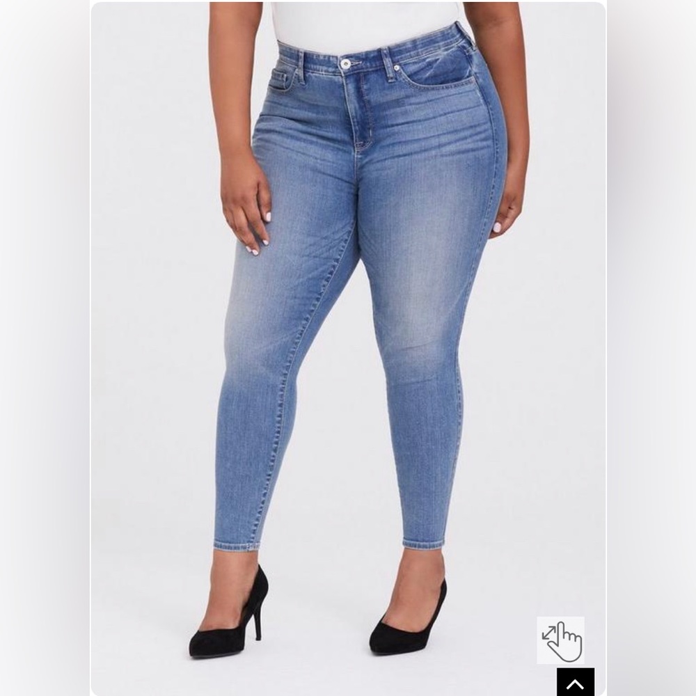 Torrid SKY HIGH SKINNY PREMIUM STRETCH HIGH-RISE JEAN Sz 16 Light Wash